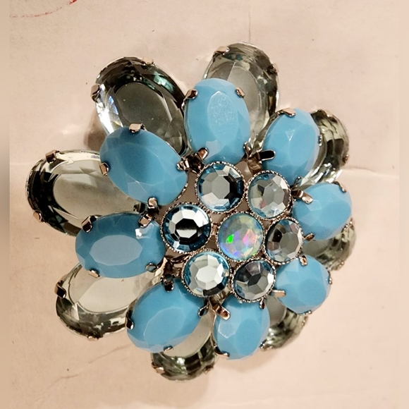 NWOT Blue and clear plastic bead stones Aurora borealis brooch - Picture 5 of 8